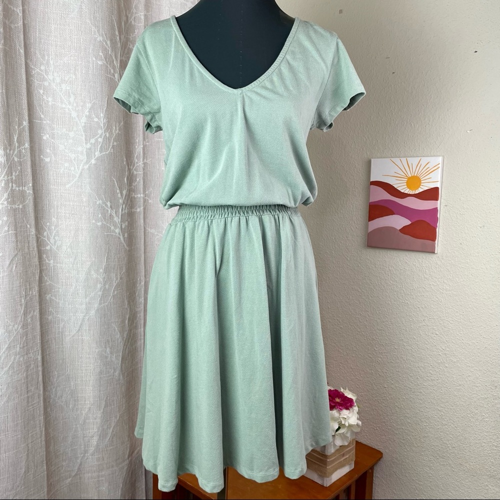🆕 NWT Synergy Green Polka Dot Marche Lily Pad Stretchy Dress